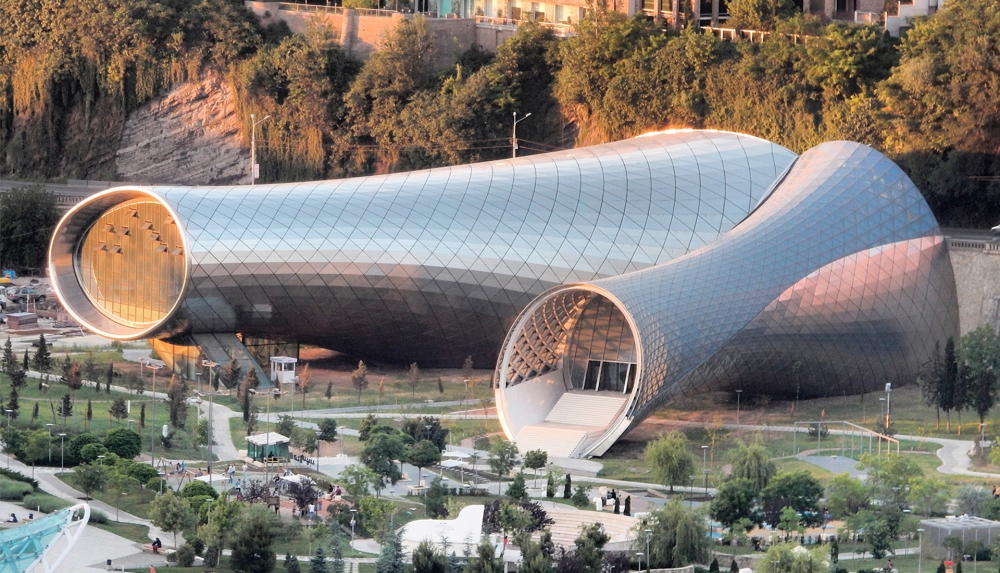 Building designed by Studio Fuksas in Tbilisi offered for sale